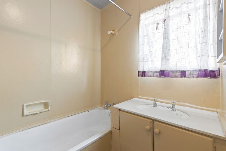 Photo of property in 1/10 Kennington Drive, Clendon Park, Auckland, 2103