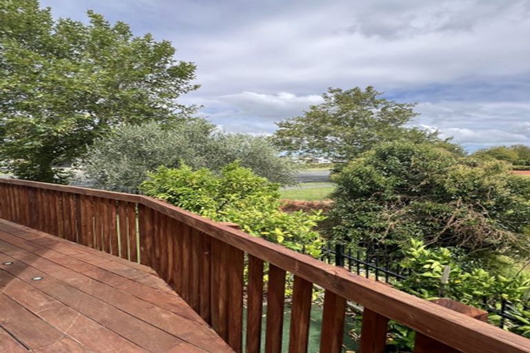 Photo of property in 1 Wyon Way, Flat Bush, Auckland, 2016