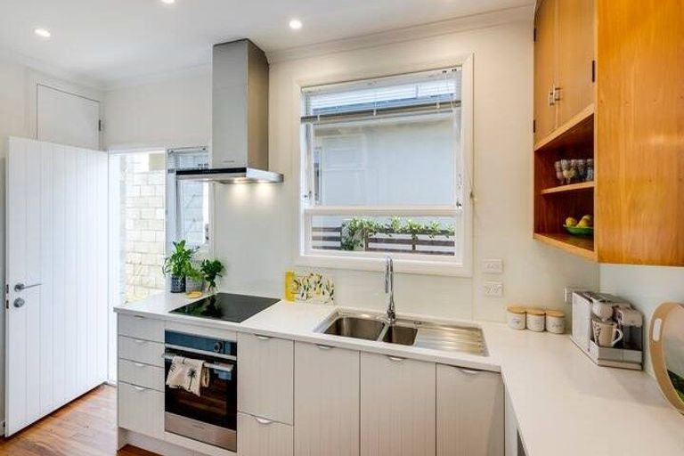 Photo of property in 10 North Terrace, Westshore, Napier, 4110