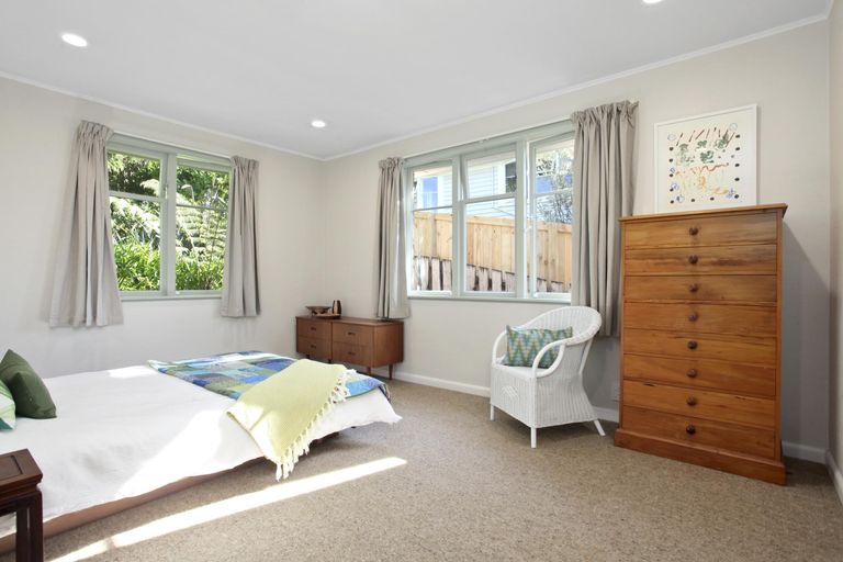 Photo of property in 60 Derwent Crescent, Titirangi, Auckland, 0604