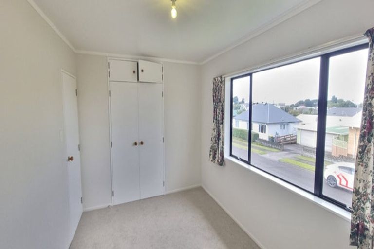 Photo of property in 4 Mayfair Place, Westown, New Plymouth, 4310