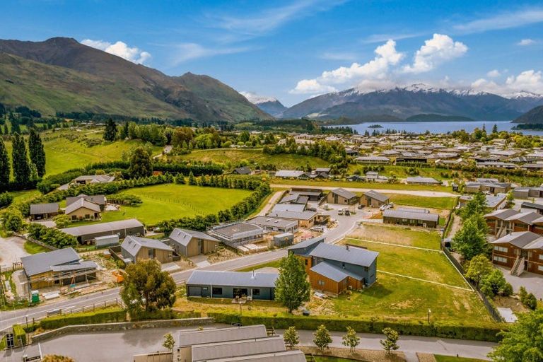 Photo of property in 6 Cleland Close, Wanaka, 9382