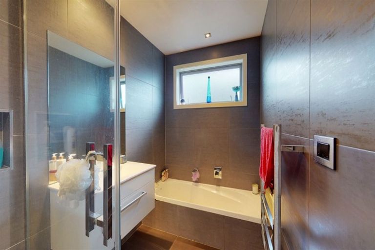 Photo of property in 94 Lake Panorama Drive, Henderson Valley, Auckland, 0612