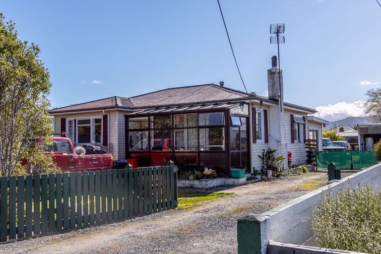 Photo of property in 412 High Street South, Carterton, 5713