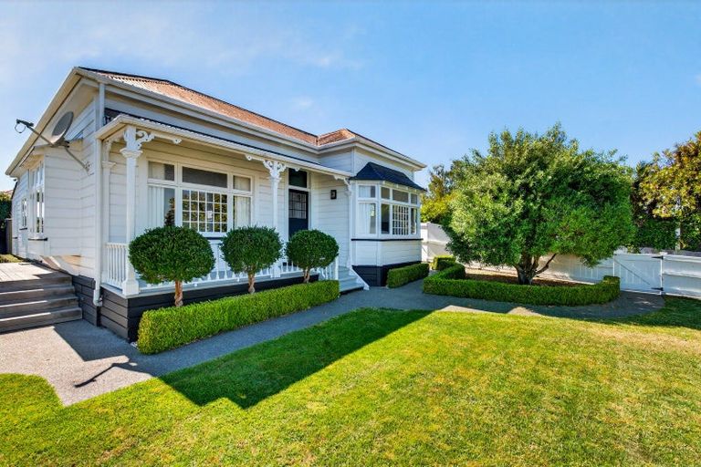 Photo of property in 9 Cobden Crescent, Bluff Hill, Napier, 4110