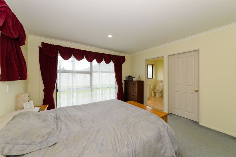 Photo of property in 14 Woodgate Court, Fitzherbert, Palmerston North, 4410