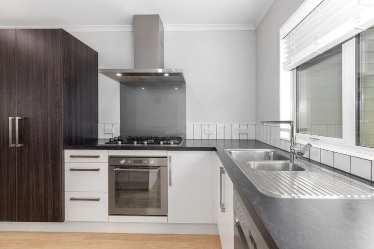 Photo of property in 6 Grace Cove, Aotea, Porirua, 5024