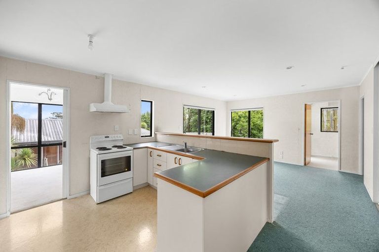 Photo of property in 18 Van Dyke Place, West Harbour, Auckland, 0618