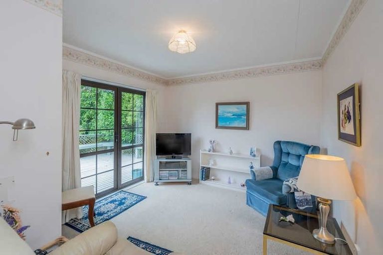 Photo of property in 294 Te Moana Road, Waikanae, 5036