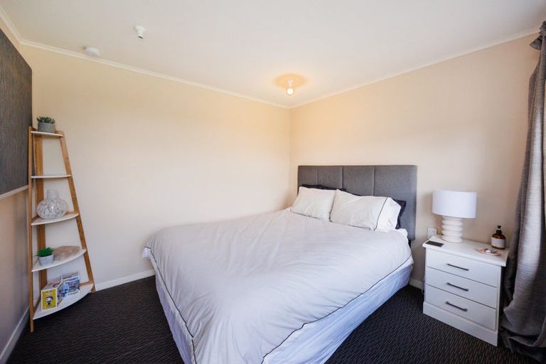 Photo of property in 2 Anzio Place, Awapuni, Palmerston North, 4412