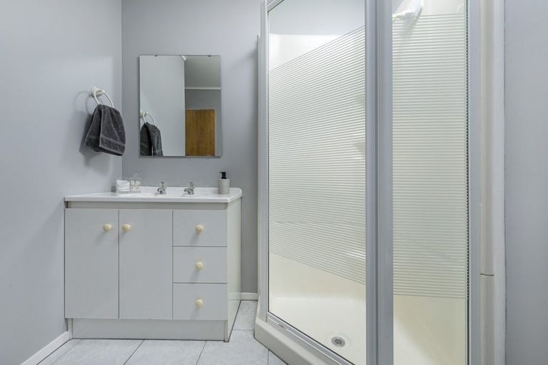 Photo of property in 9 Denver Avenue, Sunnyvale, Auckland, 0612