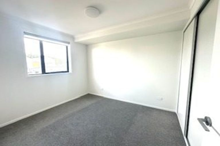 Photo of property in 27 Manarini Road, Westgate, Auckland, 0614