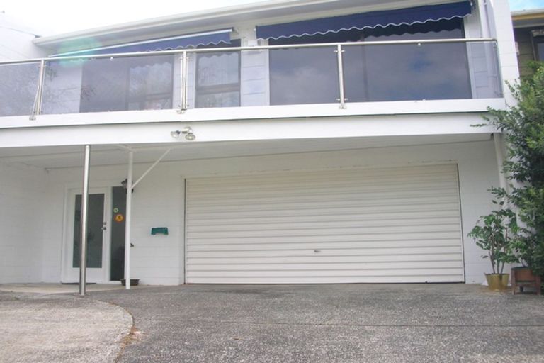 Photo of property in 2/126 Island Bay Road, Beach Haven, Auckland, 0626