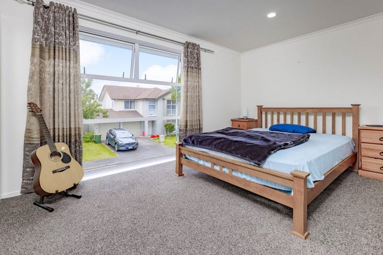 Photo of property in 71 The Track, Takanini, 2112