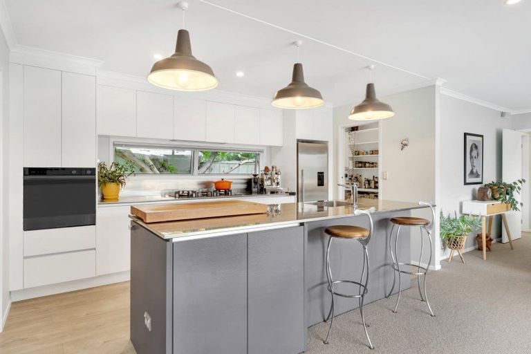 Photo of property in 6 Strasbourge Street, Martinborough, 5711