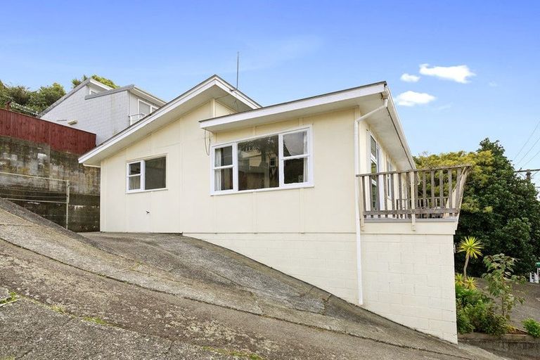 Photo of property in 6c Rewa Terrace, Tawa, Wellington, 5028