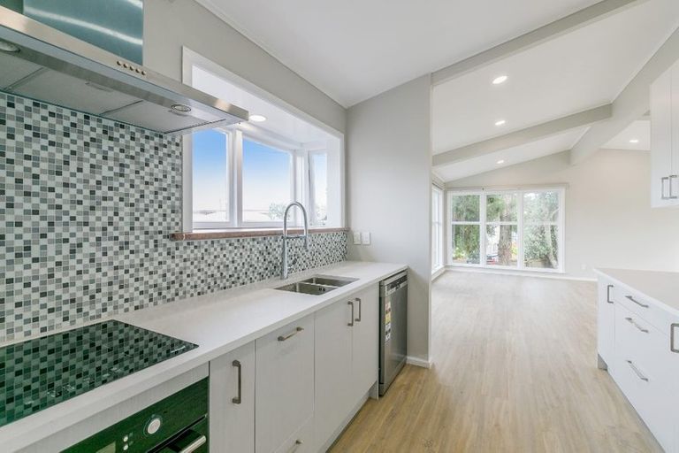 Photo of property in 16 Helena Street, Massey, Auckland, 0614