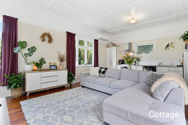 Photo of property in 94 Derwent Street, Island Bay, Wellington, 6023