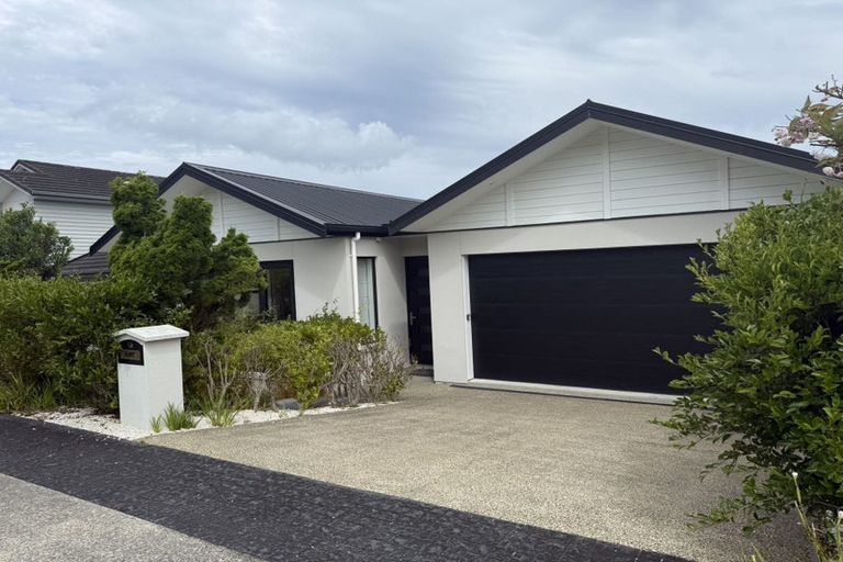 Photo of property in 13 Tuatini Place, Long Bay, Auckland, 0630