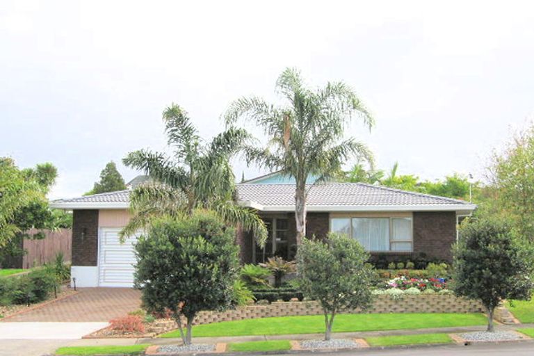 Photo of property in 10 Antilla Place, Half Moon Bay, Auckland, 2012