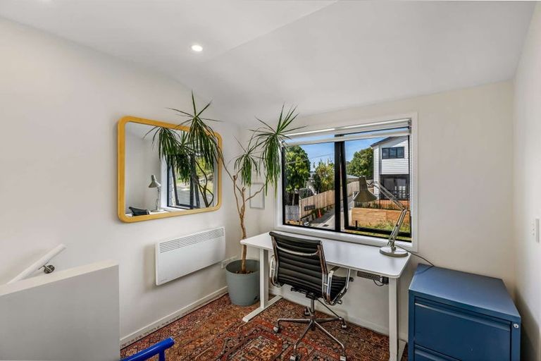 Photo of property in 1/8 Valron Road, Te Atatu South, Auckland, 0602