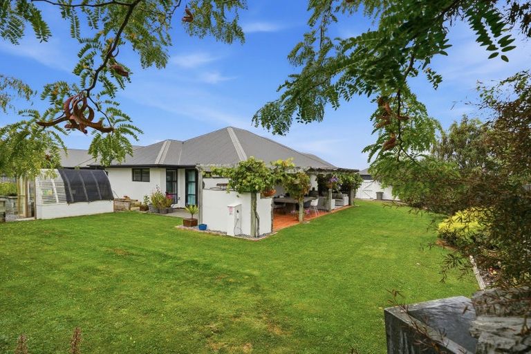 Photo of property in 75 Sequoia Way, Rangiora, 7400
