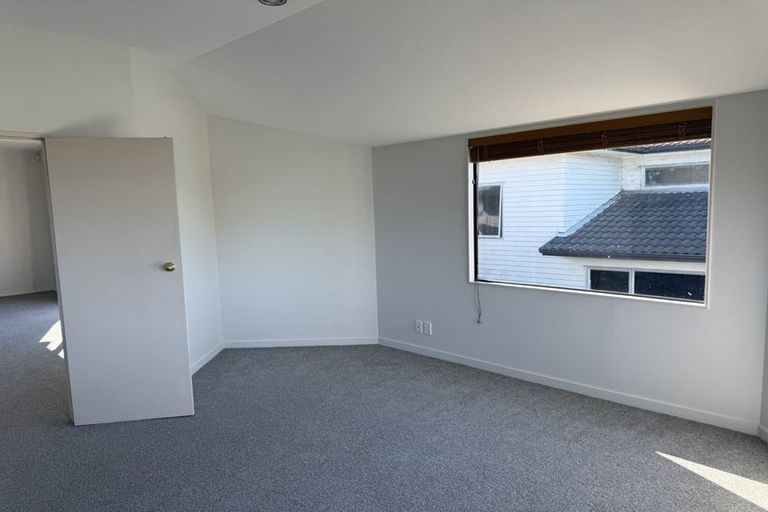 Photo of property in 11 Trotting Terrace, Fairview Heights, Auckland, 0632