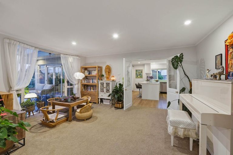 Photo of property in 22 Windfall Grove, Greenhithe, Auckland, 0632