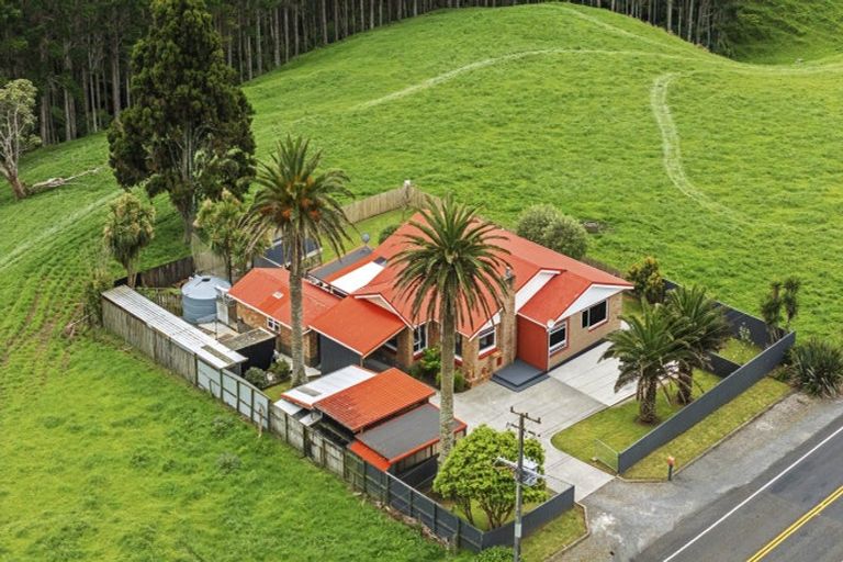 Photo of property in 1606 South Road, Tataraimaka, New Plymouth, 4374
