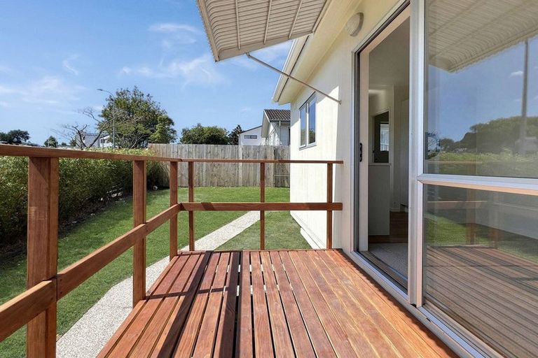 Photo of property in 25 West Harbour Drive, West Harbour, Auckland, 0618