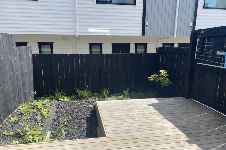 Photo of property in 9/28 Lavelle Road, Henderson, Auckland, 0612