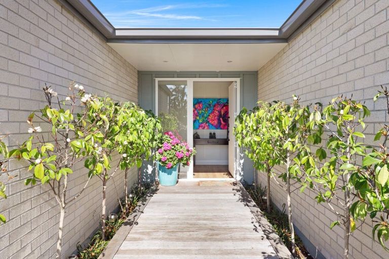 Photo of property in 37 Coppelia Avenue, Omokoroa, 3114