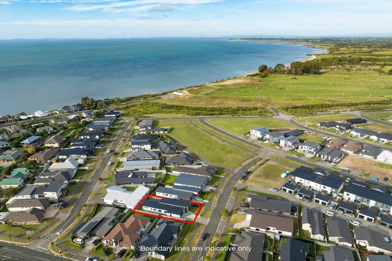 Photo of property in 4 Poutawa Lane, Clarks Beach, 2122