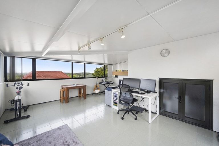 Photo of property in 19b Eske Place, Highland Park, Auckland, 2010