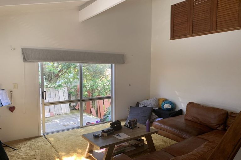 Photo of property in 1/32 Knightsbridge Drive, Forrest Hill, Auckland, 0620