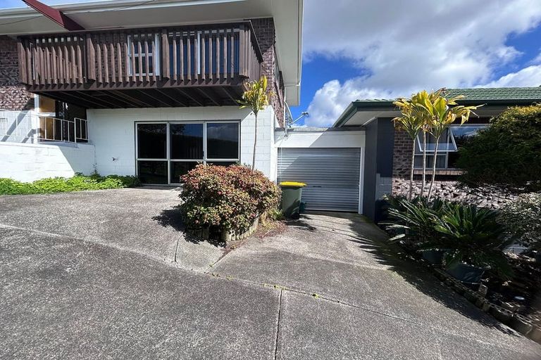 Photo of property in 1/361 Wairau Road, Totara Vale, Auckland, 0629