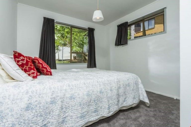 Photo of property in 1 Naviti Place, Browns Bay, Auckland, 0630