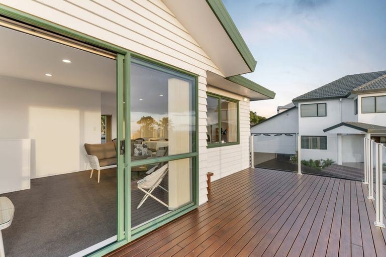 Photo of property in 1a Lobelia Rise, Goodwood Heights, Auckland, 2105