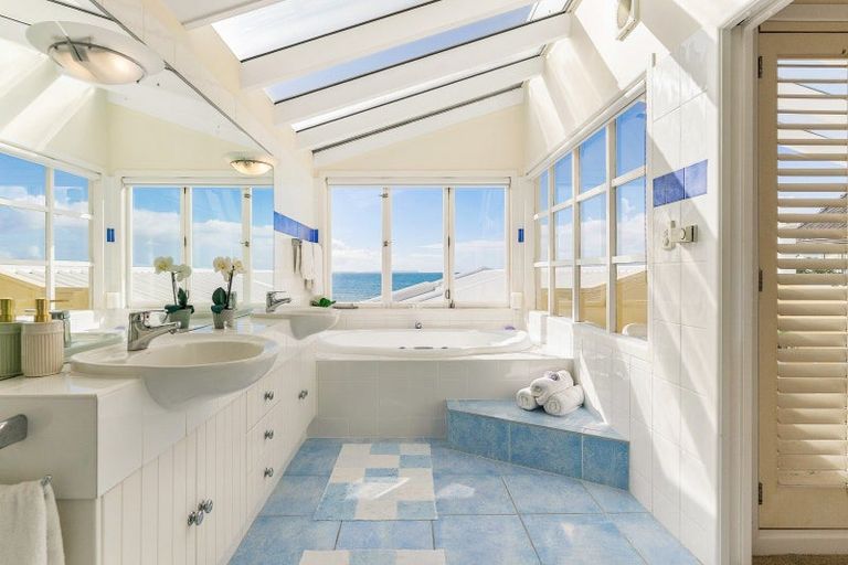 Photo of property in 9a Holiday Road, Milford, Auckland, 0620