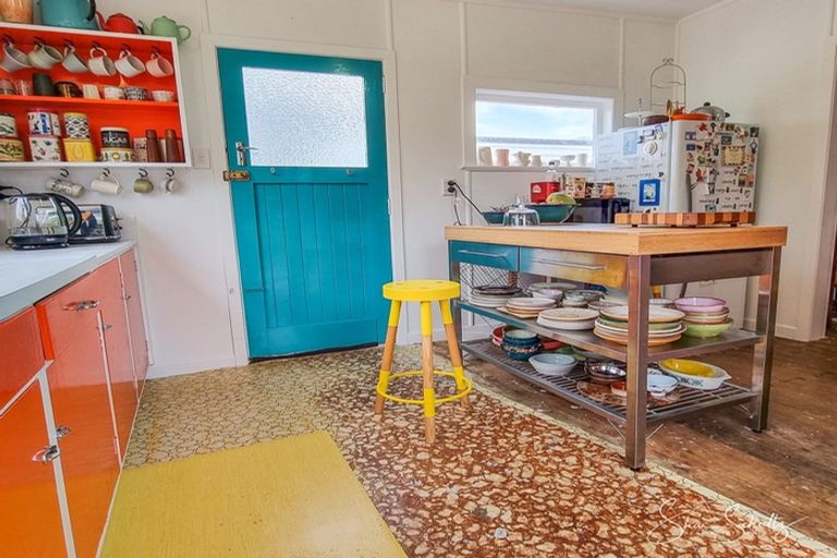 Photo of property in 10 Franklin Road, Paparoa, 0571