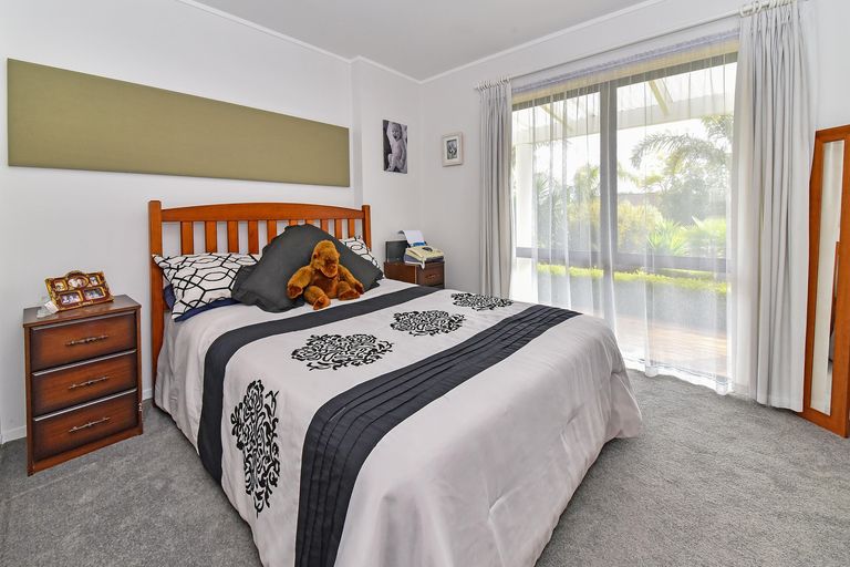 Photo of property in 2 The Spinney, Pahurehure, Papakura, 2113