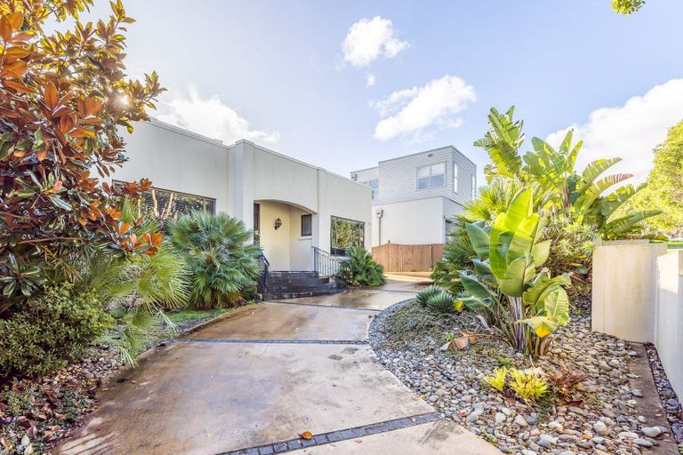 Photo of property in 1420 Whangaparaoa Road, Army Bay, Whangaparaoa, 0930