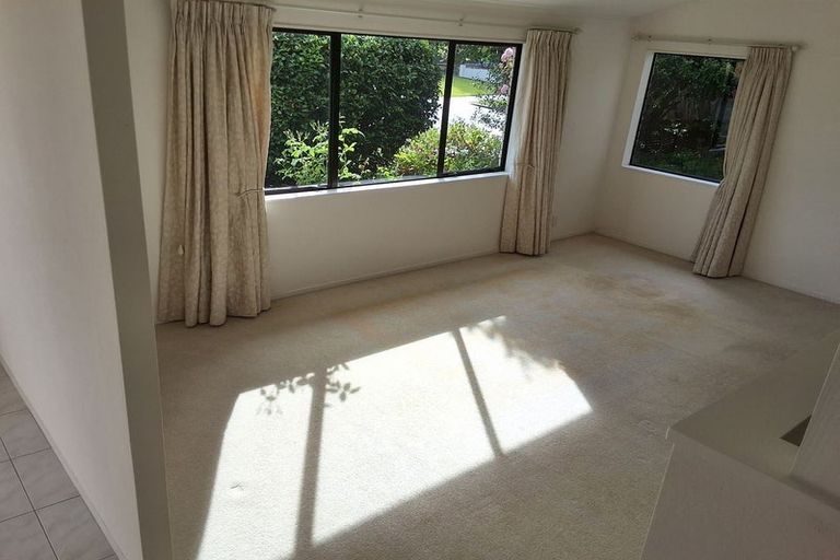 Photo of property in 53 Golfland Drive, Golflands, Auckland, 2013