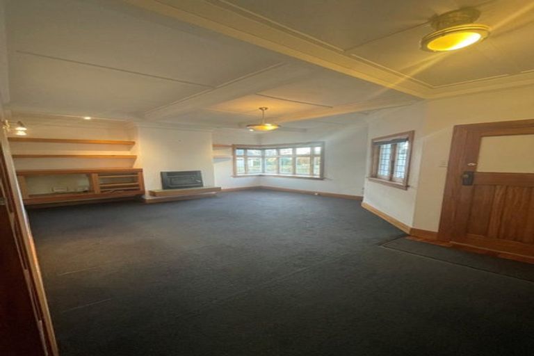 Photo of property in 40 Waiwaka Terrace, Strandon, New Plymouth, 4312