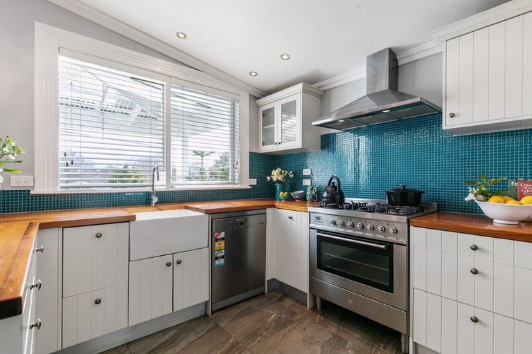 Photo of property in 36 Ray Small Drive, Papakura, 2110