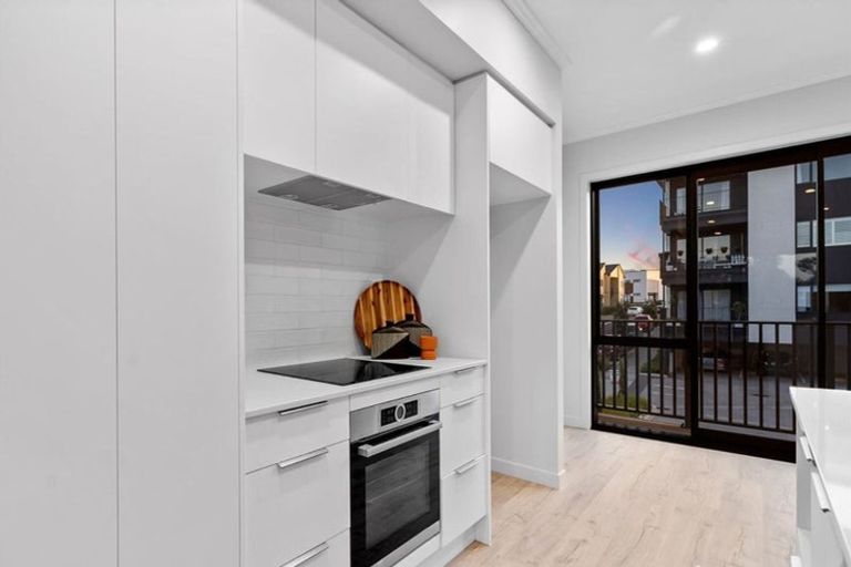 Photo of property in 16 Beach Road, Hobsonville, Auckland, 0616