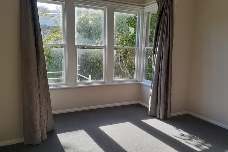 Photo of property in 2/39 Grove Road, Kelburn, Wellington, 6012