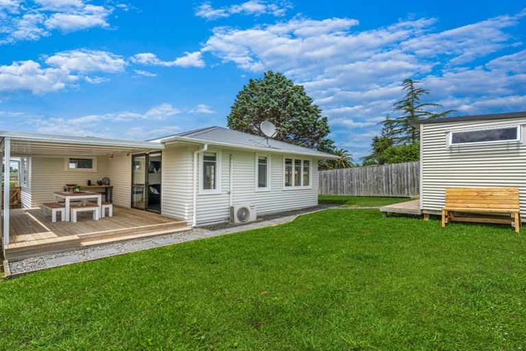 Photo of property in 22 Roberts Road, Te Atatu South, Auckland, 0610
