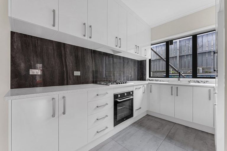 Photo of property in 1 Leven Lane, Totara Heights, Auckland, 2105