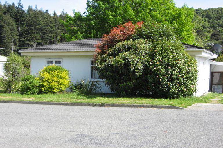 Photo of property in 52 Hampden Street, Picton, 7220